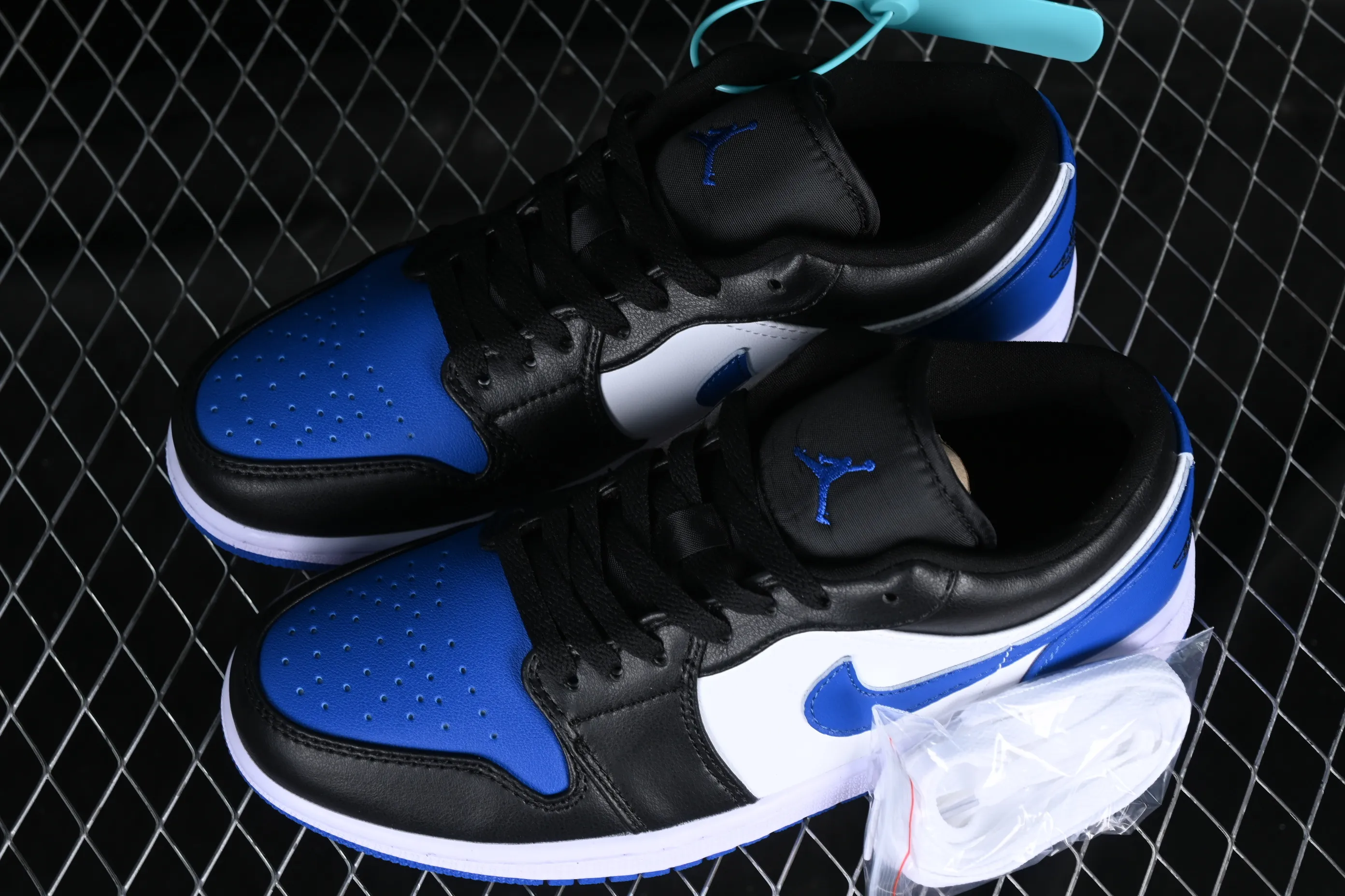 All categories Air Jordan Jordan series basketball shoes Air Jordan 1 Low Z version Air Jordan 1 Low AJ1 Joe 1 black and white low-top cultural basketball shoes 553558-140